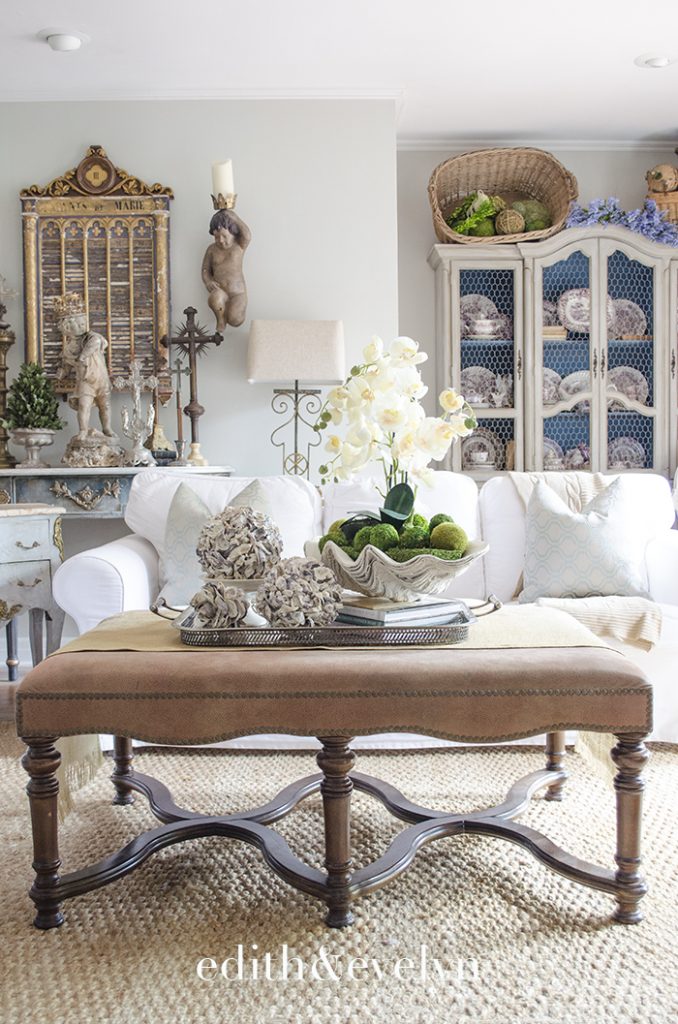 Summer Decorating with Coral and Shells | Edith & Evelyn | www.edithandevelynvintage.com