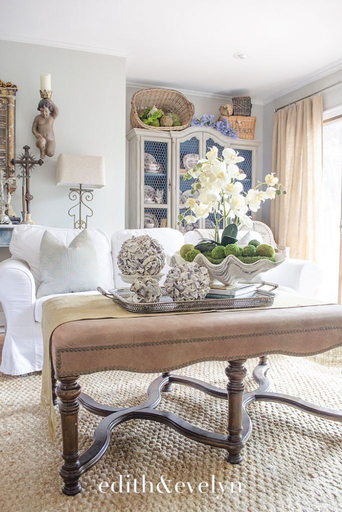 Summer Decorating with Coral and Shells | Edith & Evelyn | www.edithandevelynvintage.com