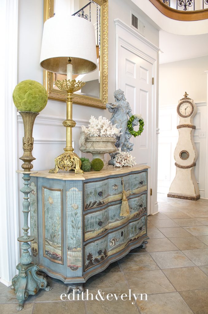 Summer Decorating with Coral and Shells | Edith & Evelyn | www.edithandevelynvintage.com