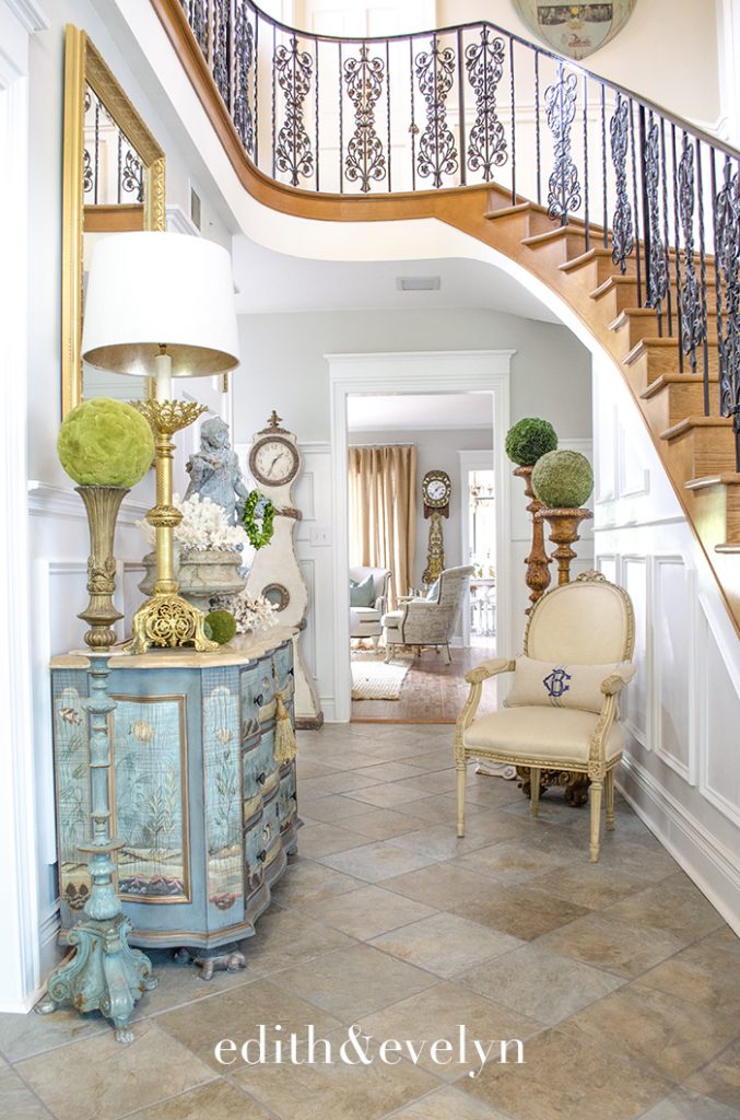 Summer Decorating with Coral and Shells | Edith & Evelyn | www.edithandevelynvintage.com