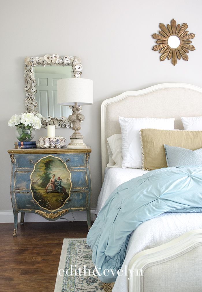 Summer Decorating with Coral and Shells | Edith & Evelyn | www.edithandevelynvintage.com