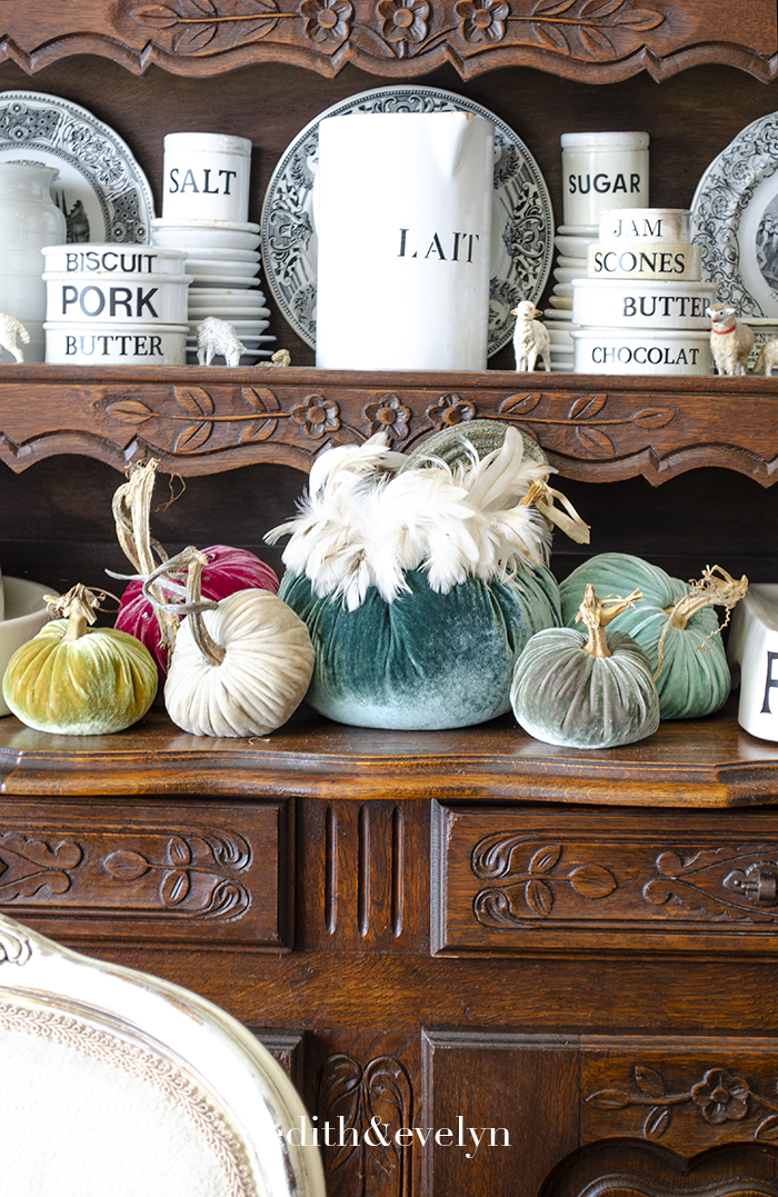 Simple Fall Decor | Edith & Evelyn | www.edithandevelynvintage.com