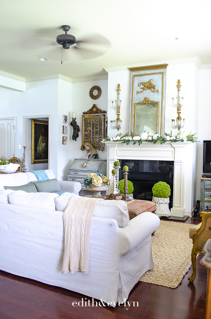 Simple Fall Decor | Edith & Evelyn | www.edithandevelynvintage.com