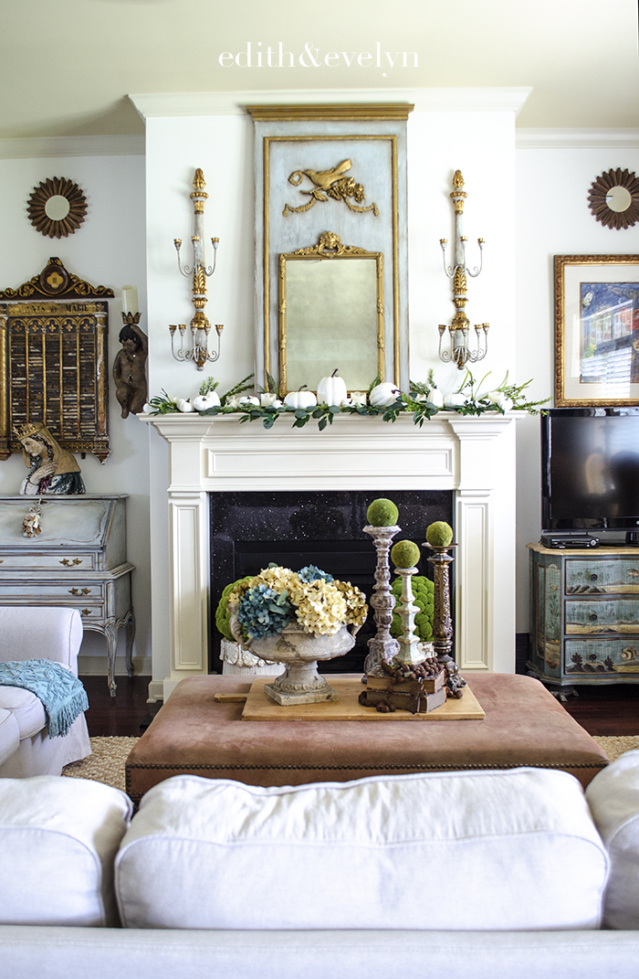 Simple Fall Decor | Edith & Evelyn | www.edithandevelynvintage.com