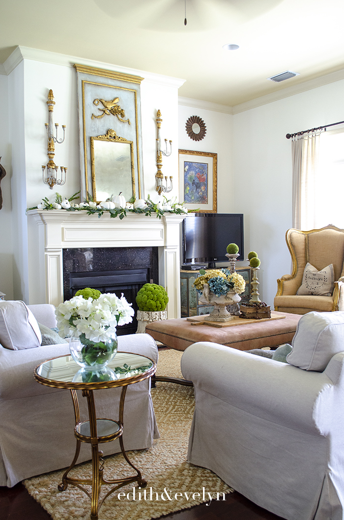 Simple Fall Decor | Edith & Evelyn | www.edithandevelynvintage.com