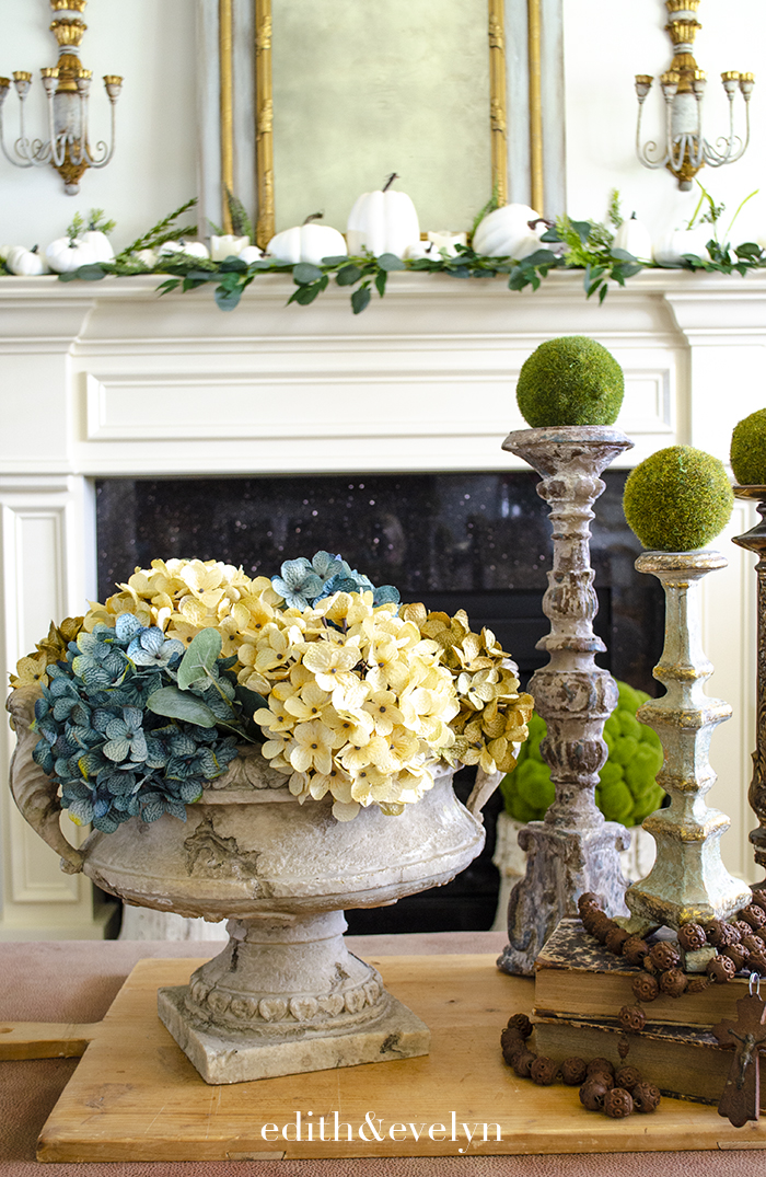 Simple Fall Decor | Edith & Evelyn | www.edithandevelynvintage.com