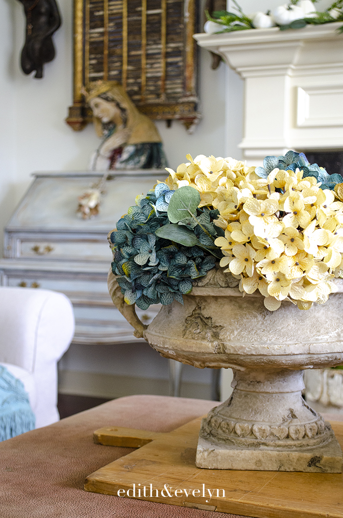 Simple Fall Decor | Edith & Evelyn | www.edithandevelynvintage.com