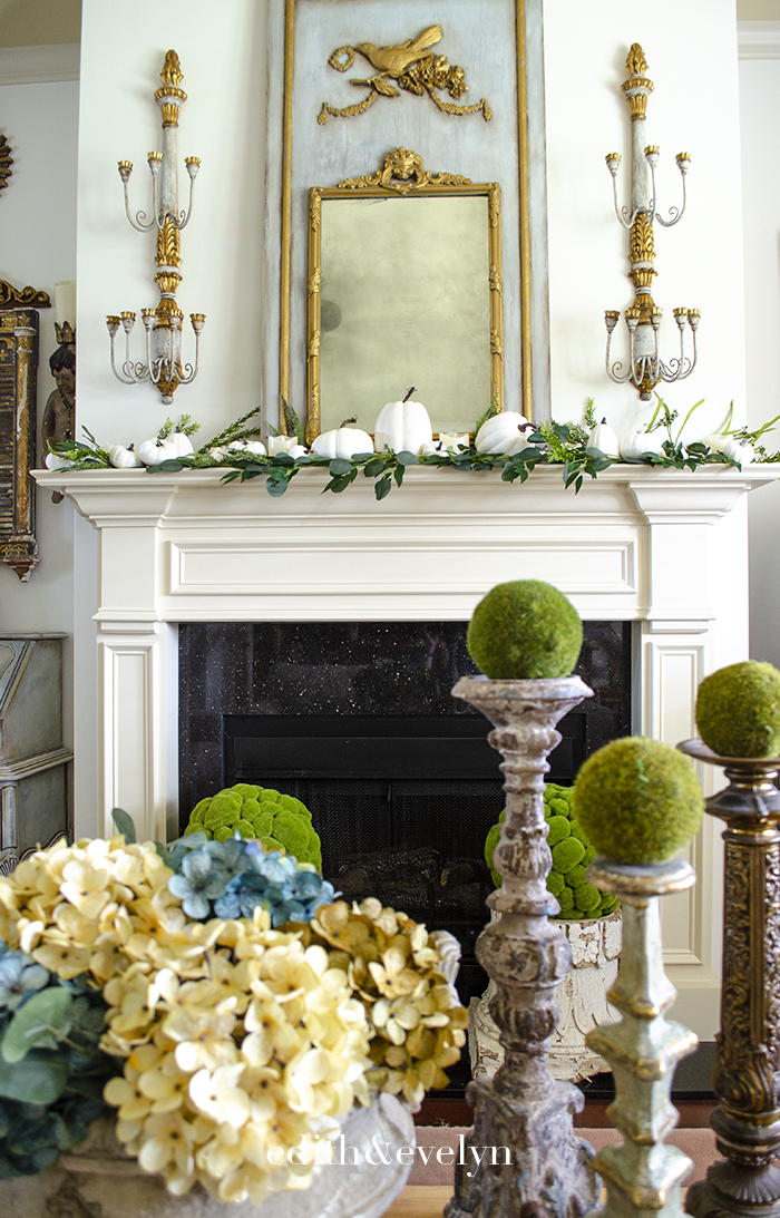 Simple Fall Decor | Edith & Evelyn | www.edithandevelynvintage.com
