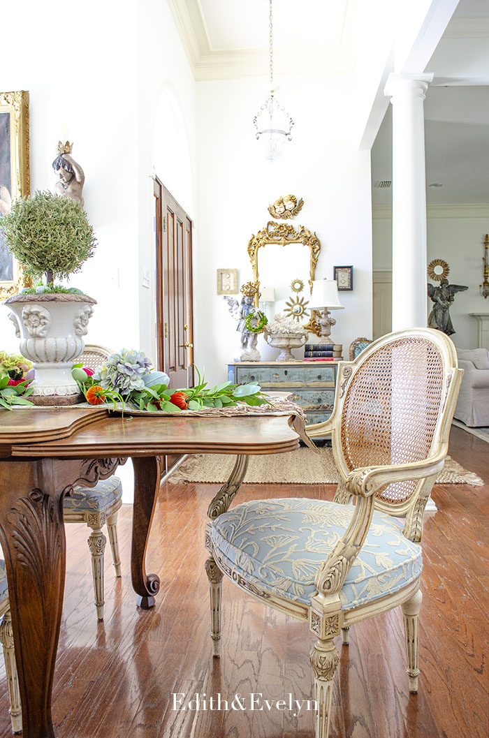 Easter Dining room | Edith & Evelyn | www.edithandevelynvintage.com